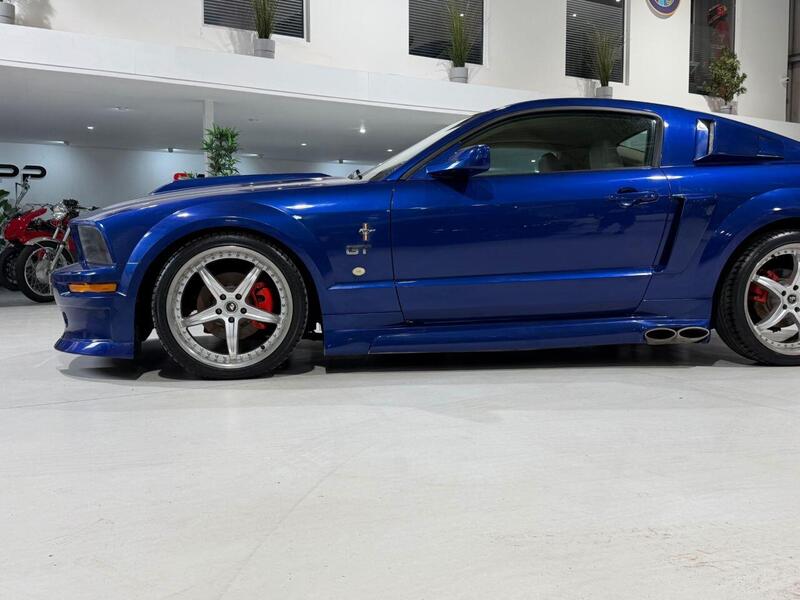 Ford Mustang GT 2004 4.6 v8 Cervini kit