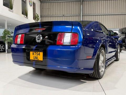 Ford Mustang GT 2004 4.6 v8 Cervini kit