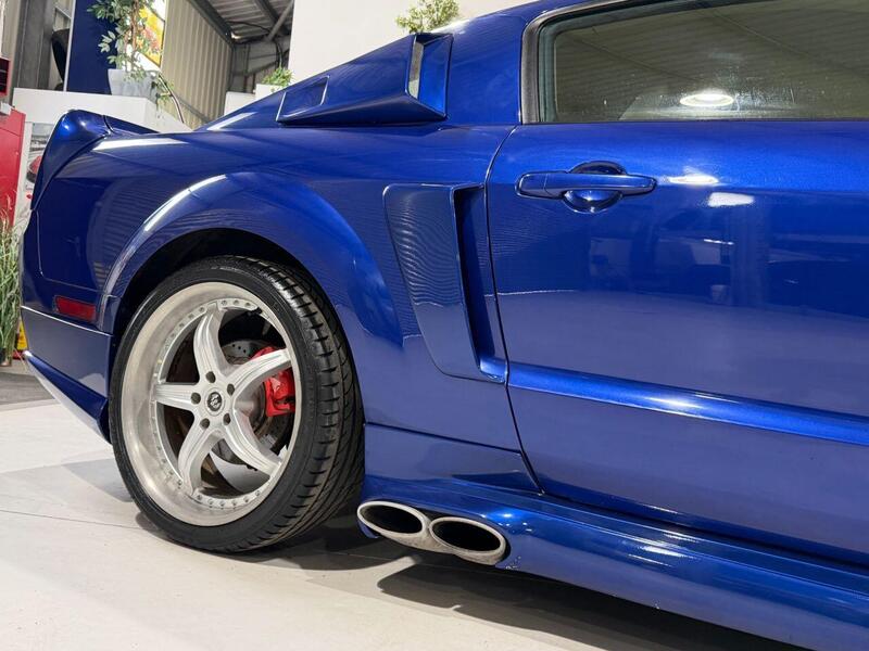 Ford Mustang GT 2004 4.6 v8 Cervini kit
